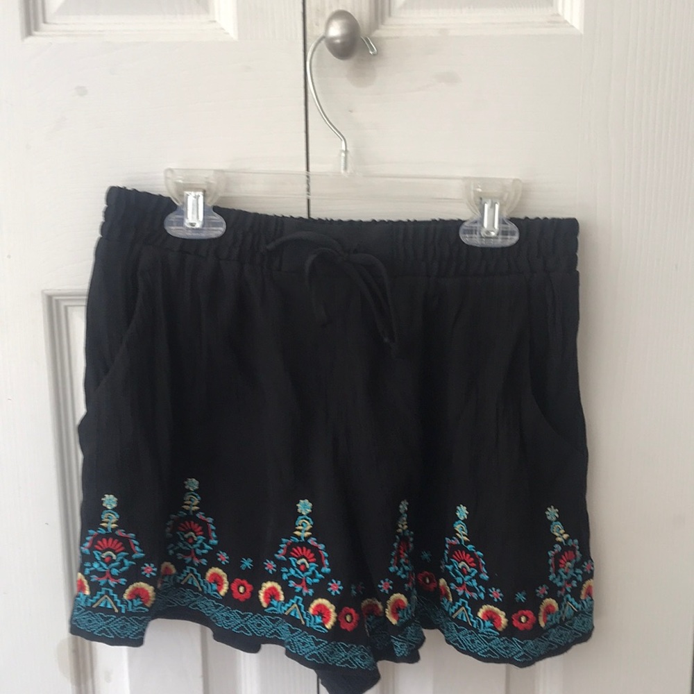 Black flowy flower shorts